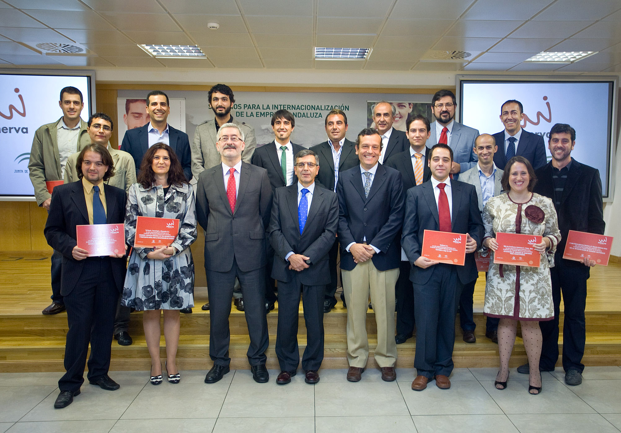 Junta de Andalucía La Consejería de Economía y Vodafone impulsan el