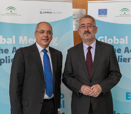 El consejero de Economía (a la derecha) clausuró el Foro de Conferencias del Enc
