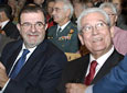 Los ex presidentes de la Junta de Andalucía, Rafael Escuredo y José Rodríguez de la Borbolla, asistieron a la entrega de las Medallas de Andalucía 2008.