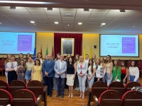 Rocío Ruiz asiste a un encuentro en la Universidad de Cádiz con estudiantes ucranianas para explicar los recursos y ayudas del IAM