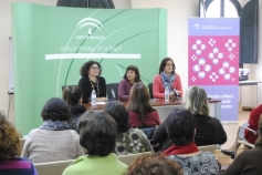 Silvia Oñate, Eva Salazar y Rocío Pérez promocionan el asociacionismo juvenil como objetivo para el 2014