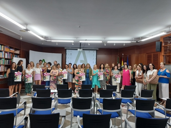 Una treintena de municipios de Granada se suman a la campaña contra la violencia sexual de la Junta