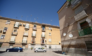 Las viviendas protegidas del barrio de Santa Adela, en Granada, se encuentra actualmente en rehabilitación.