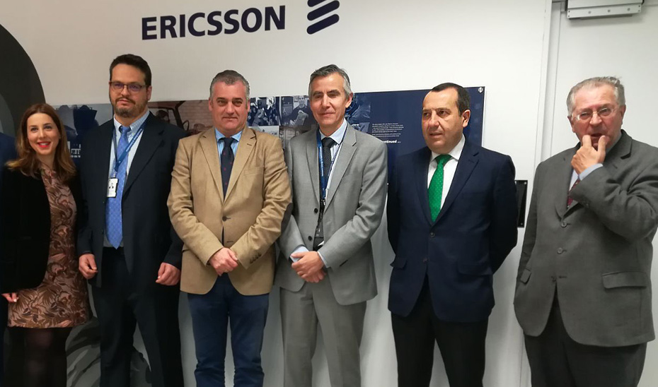 El consejero JAvier Carnero durante su visita al Centro de I+D de Ericsson en el PTA, en Málaga. 