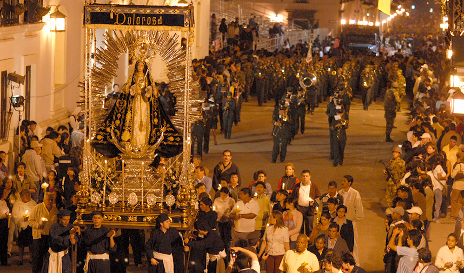 
			      Una procesión en Popayán, tradición inspirada en la Semana Santa andaluza (Foto: Unesco).			    
			  