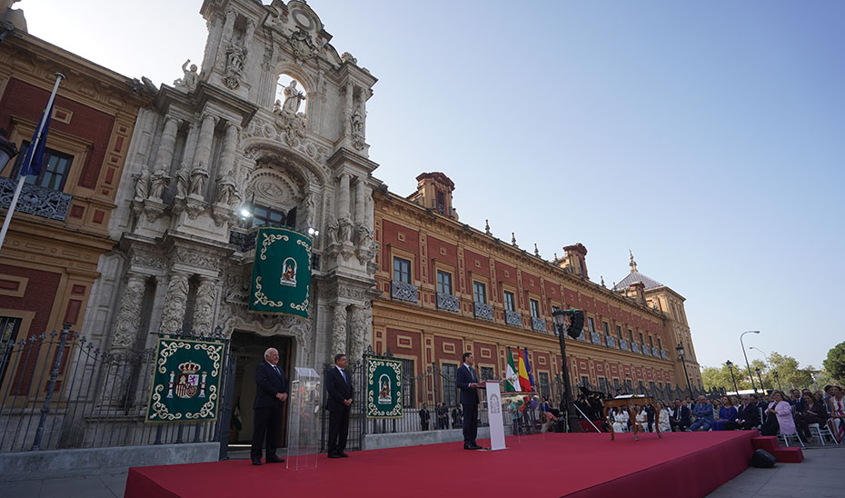 Panorámica de la fachada del Palacio de San Telmo durante el acto.