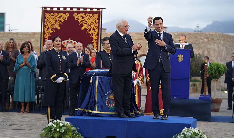 Moreno destaca el "lazo inquebrantable" entre Andalucía y Melilla frente a "retos de presente y de futuro"