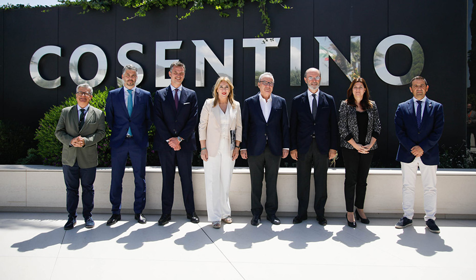 Carolina España visita la sede del Grupo Cosentino