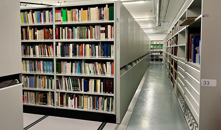 
			      En la imagen, una de las salas de la biblioteca especializada del Archivo General de Andalucía (AGA).			    
			  