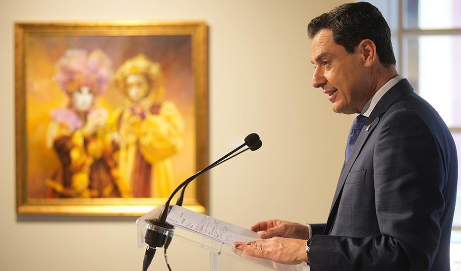 Intervención de Juanma Moreno durante la visita a la exposición de pinturas y dibujos de Juan Valdés