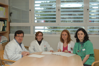 María López, a la derecha, junto a otros facultativos e investigadores.