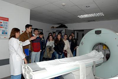 Escolares durante su visita al servicio de Radiodiagnóstico
