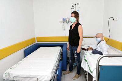 El Hospital recibe 16 sillones cama para familiares de pacientes pediátricos