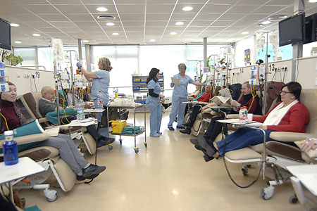 Hospital de día, enfermeras realizando su trabajo