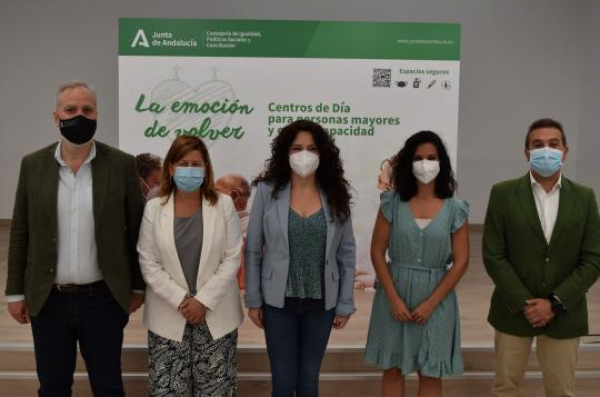 Andalucía pone en marcha una campaña para impulsar la actividad en los centros de día de personas mayores y con discapacidad