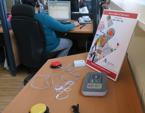 El Servicio Andaluz de Teleasistencia cuenta con unos dispositivos especiales adaptados a las personas que sufren Esclerosis Lateral Amiotrófica
