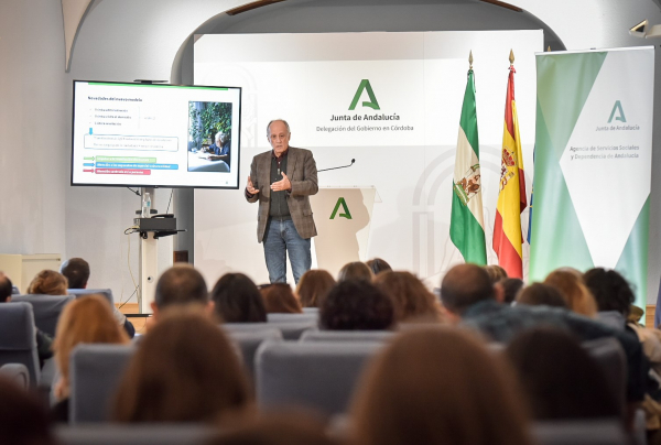 Inclusión Social informa a los profesionales de la dependencia en Andalucía sobre el nuevo procedimiento de tramitación