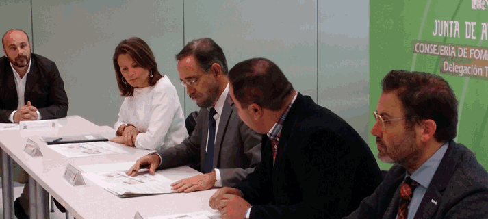 Felipe López defiende ante empresarios las ventajas de Martos para el desarrollo económico y la generación de empleo 