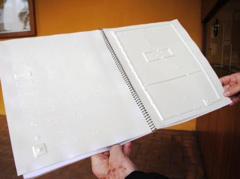 Guía de la catedral en braille