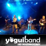 Imagen de los miembros del grupo: Juan Quesada, Javi Murillo, voz;  guitarra ; Nacho Alonso, guitarra; Luis Flores, bajo y Mario Sánchez, batería sobre un escenario