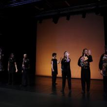 Bailarines en el escenario