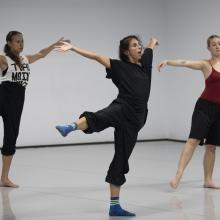 Alumnas y profesora, Cahterine Coury