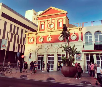 Fachada del Teatro Apolo 