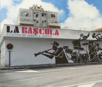 Fachada exerior del centro cultural La Báscula