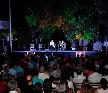 Espectáculo en el Patio de Buganvillas del Ayuntamiento de Tomares