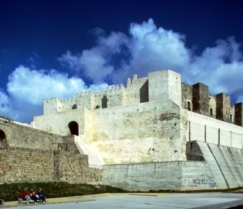 castillo_guzmanelbuenociaph.jpg