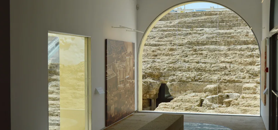Vista del Teatro romano de Cádiz desde su Centro de interpretación (Fotografía: Juan de Dios Borrego)