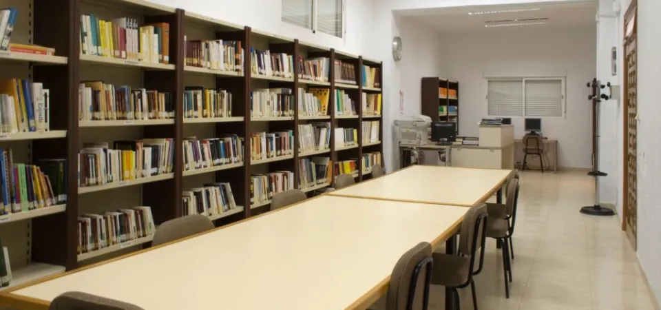 Biblioteca Pública Municipal del Barrio de Puente del Río - Adra