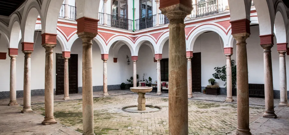 Patio principal palacio bucarelli