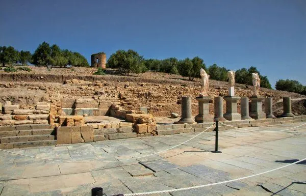 -142747336FORO-ROMANO-TORREPAREDONES-a24344947.jpg