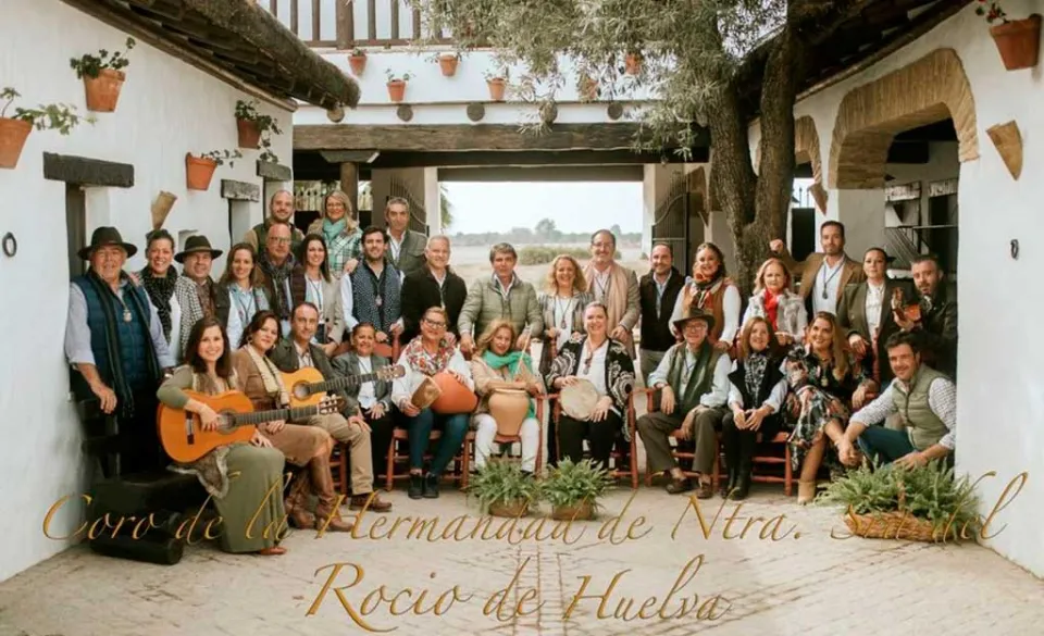 Foto de grupo del Coro de la Hermandad del Rocío de Huelva