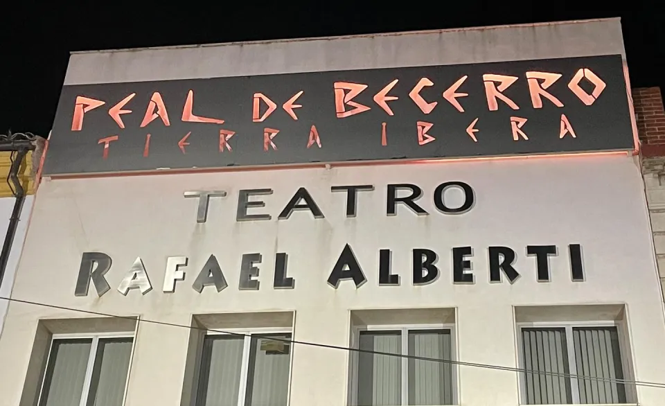 Teatro Rafael Alberti, Peal de Becerro