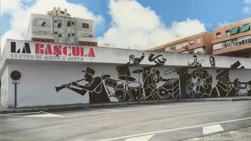 Fachada exerior del centro cultural La Báscula