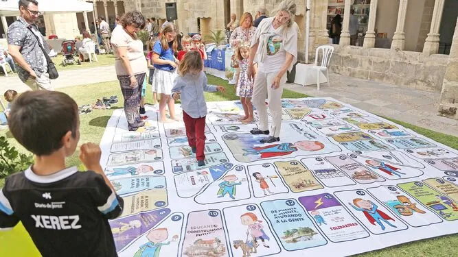 imagen-actividad-feria-libro-claustros_1567053864_137445872_667x375.jpg