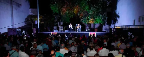Espectáculo en el Patio de Buganvillas del Ayuntamiento de Tomares