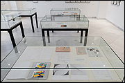 Vista de sala de la exposición "Separata. Literatura, arte y pensamiento". Fotografia: Guillermo Mendo