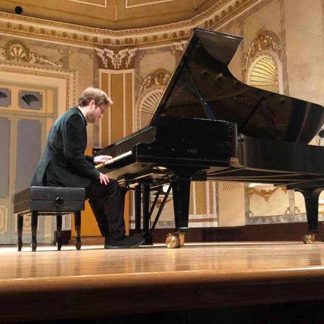 imagen del espectáculo - El pianista de la mano izquierda 