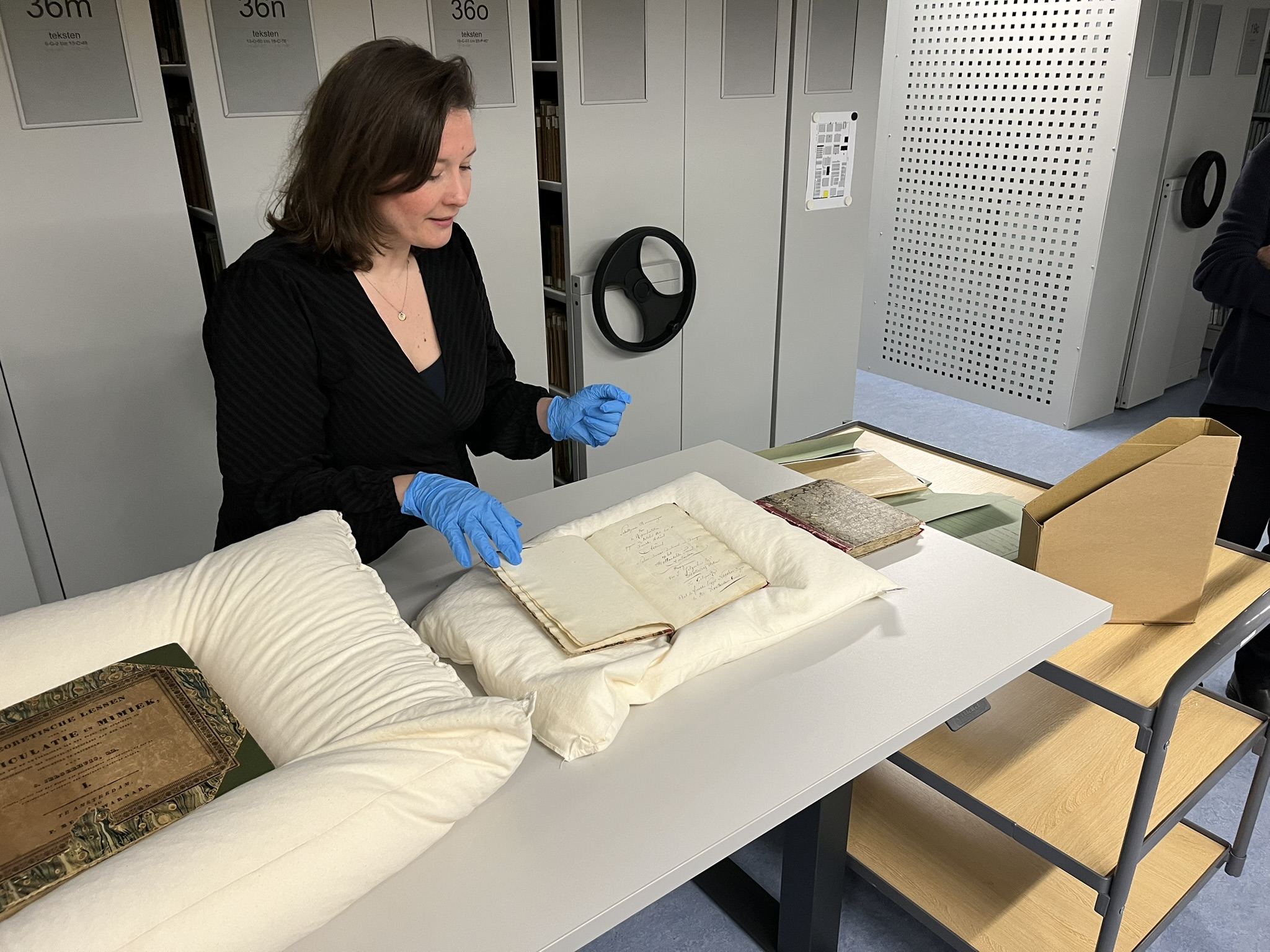 Visita a los Archivos de Artes Escénicas en Allard Pierson