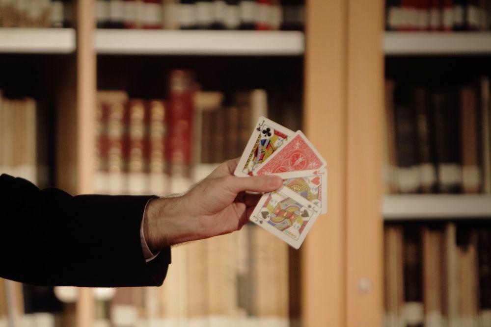 Magia de cerca, micromagia y cartomagia a cargo de Octavio Sánchez Hierro y Eduardo Coffman Sánchez Magia de cerca, micromagia y cartomagia a cargo de Octavio Sánchez Hierro y Eduardo Coffman Sánchez