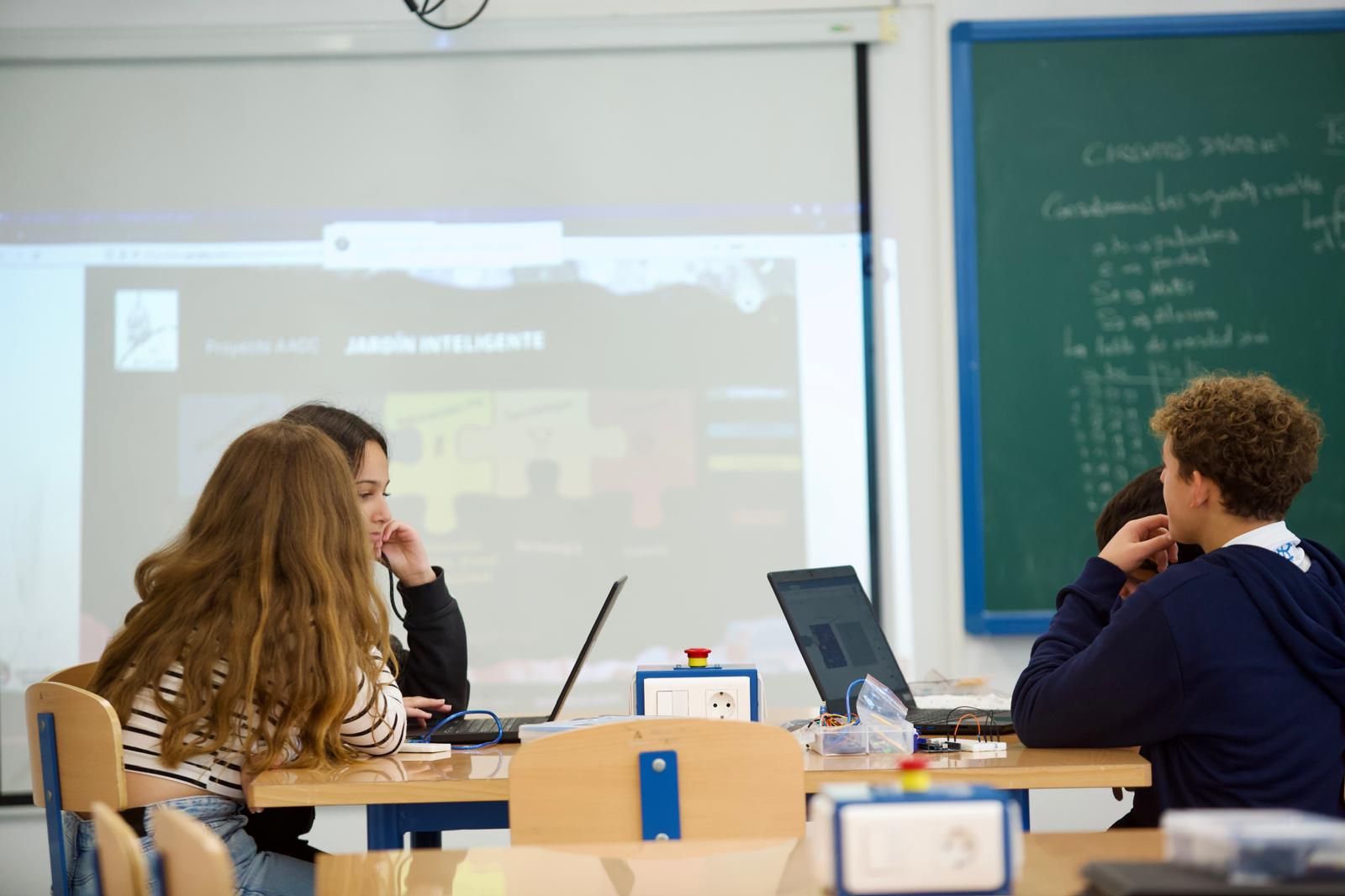 Estudiantes en el aula.