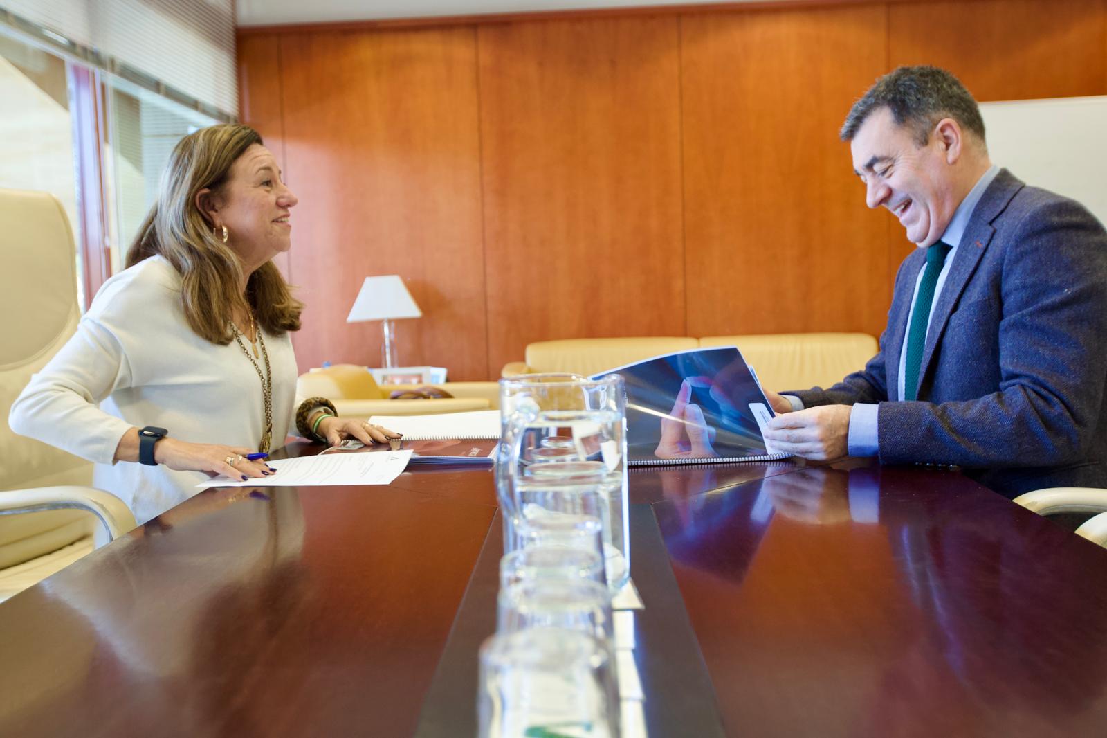 La consejera con su homólogo gallego.