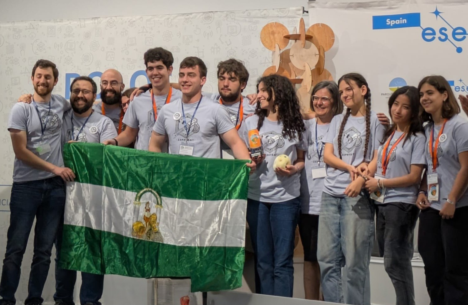 El equipo Zephysat compuesto por alumnado de Bachillerato.