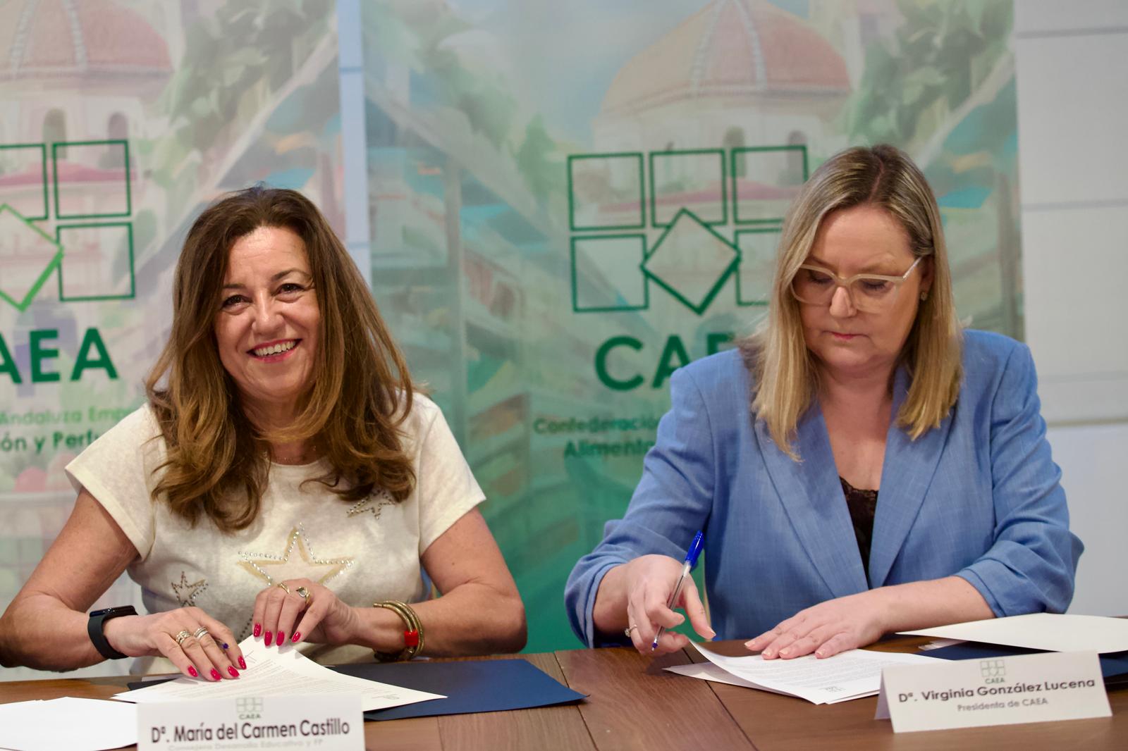 María del Carmen Castillo y Virginia González Lucena en la firma.