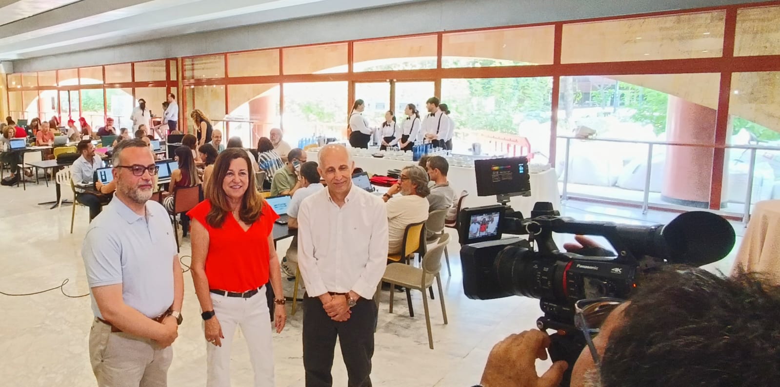 La consejera en la sede de la Consejería.