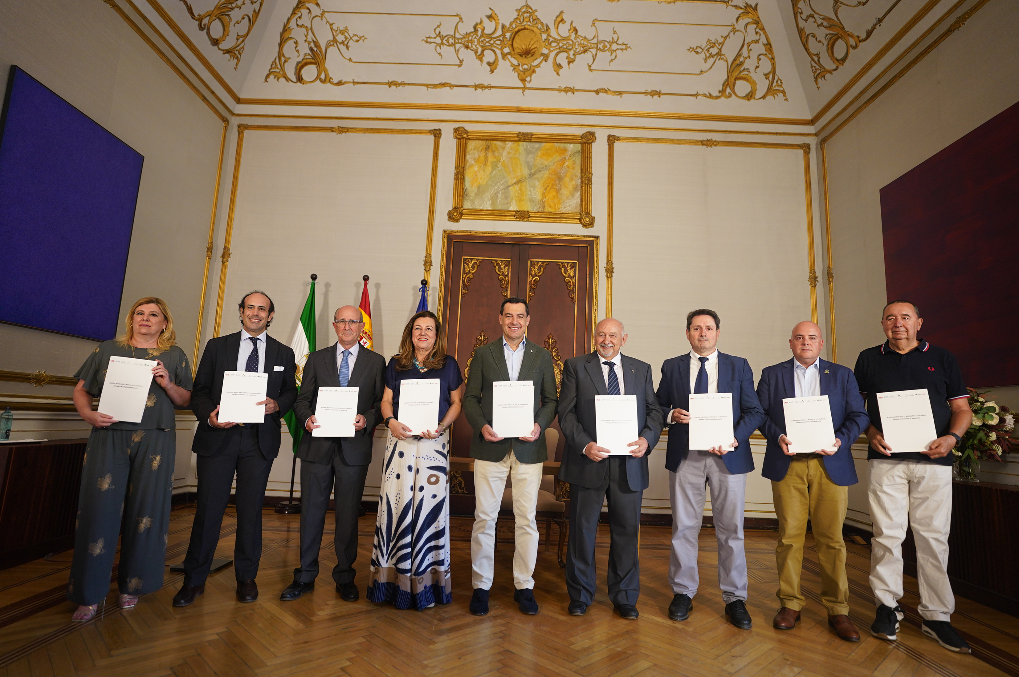 Moreno y Castillo con los representantes de CECE Andalucía, Escuelas Católicas, ACES, SAFA, FSIE, FeUSO y UGT.