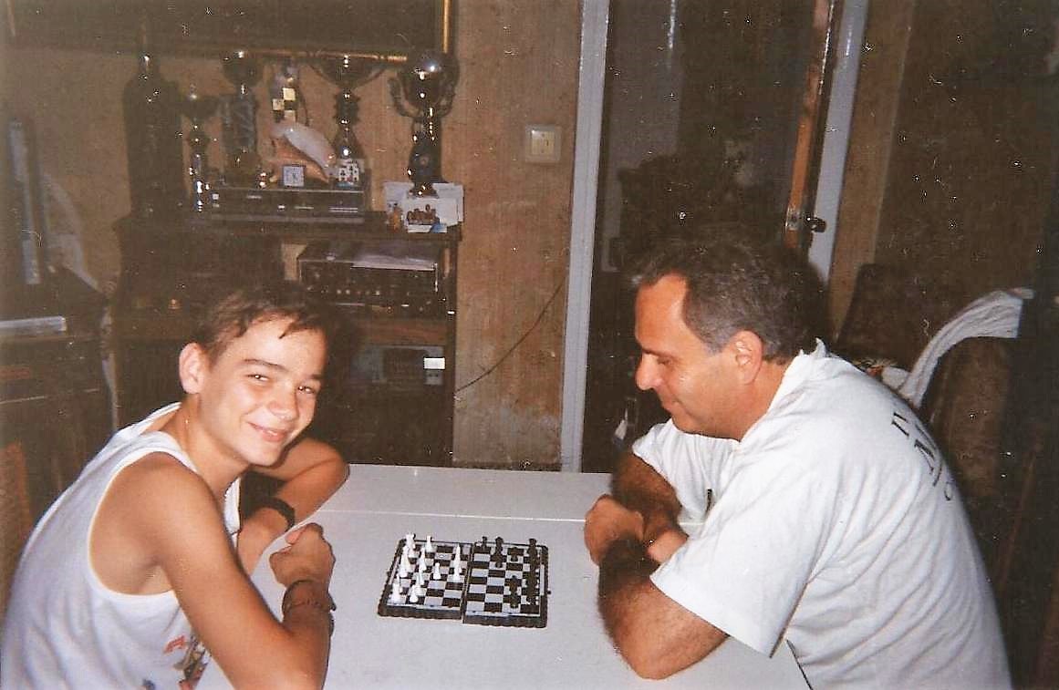 Así es Lance Henderson, el Gran Maestro de ajedrez más joven de la historia  de España